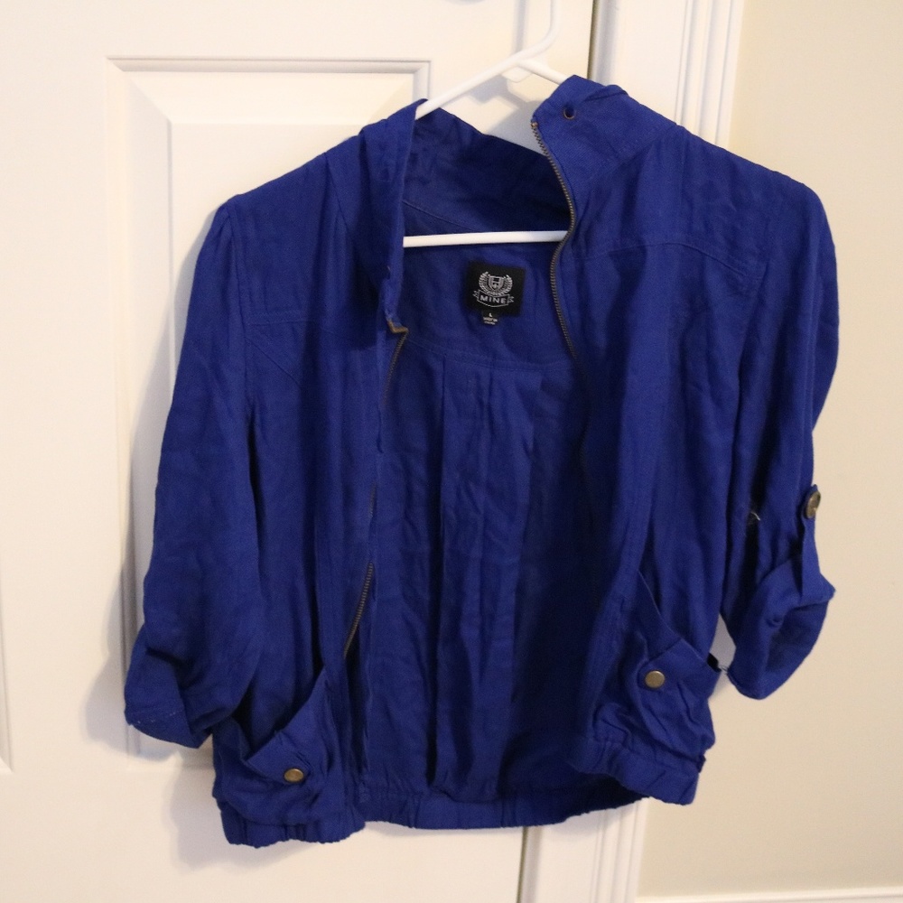 Cropped Blue Jacket, Pockets and cropped sleeves
